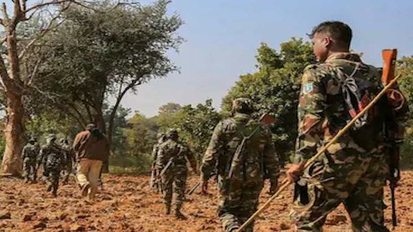 Chhattisgarh: छत्तीसगढ़ में पुलिस और डिस्ट्रिक्ट रिजर्व गार्ड पर हमला, आईईडी विस्फोट, 2 घायल