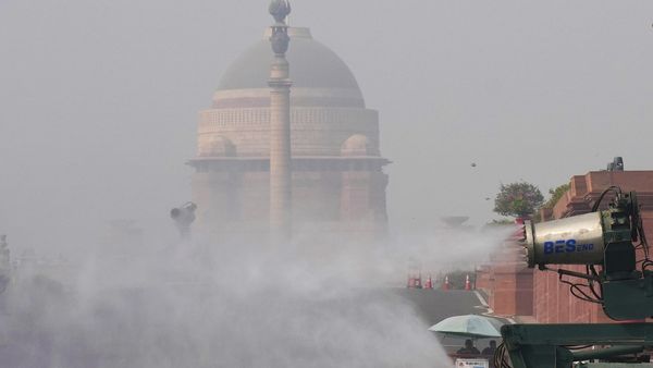 Delhi Pollution: दिल्ली-NCR में प्रदूषण से मिली राहत, GRAP III से हटाए गए प्रतिबंध