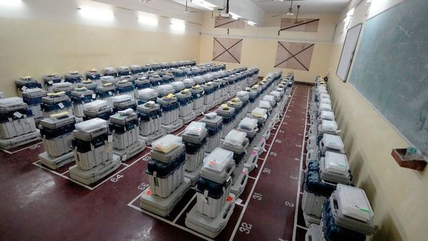 Delhi Chunav 2025 Date: क्या EVM हैक होती है? CEC राजीव कुमार ने जो बताया, वो खोल देगा दिमाग