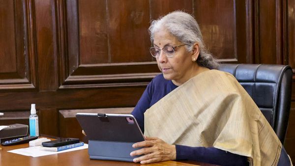 Economic Survey: बेरोजगारी दर में गिरावट, GDP में ग्रोथ 6.8% रहने का अनुमान, सर्वे में बड़ा दावा