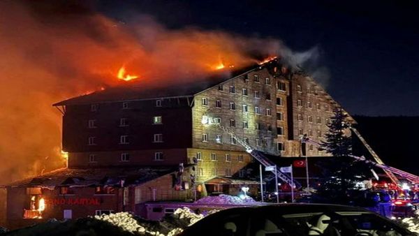 तुर्की के स्की रिसोर्ट में आग लगने से 66 लोगों की मौत, खिड़कियों से कूदकर लोगों ने बचाई जान, 50 से ज्यादा घायल