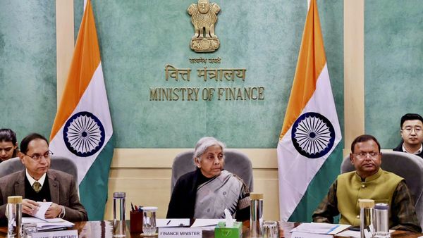 केंद्रीय बजट 2025 में आर्थिक विकास के लिए कौशल विकास और रोजगार सृजन को मिलेगी प्राथमिकता