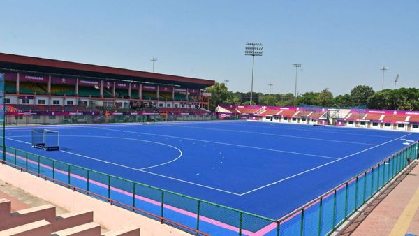 नाबालिग महिला हॉकी खिलाड़ी से छेड़छाड़, पुलिस ने कार्रवाई करते हुए कोच को हिरासत में लिया