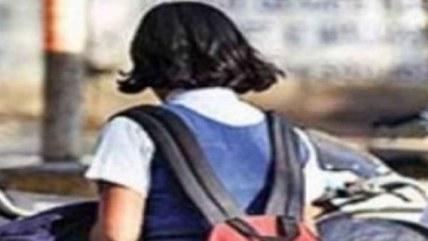 Jharkhand: प्रिंसिपल ने छात्राओं को शर्ट उतारने का दिया आदेश, सिर्फ ब्‍लेजर पहन कर पहुंची घर
