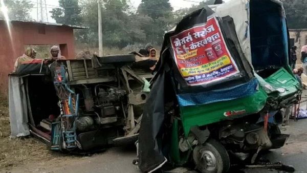 झारखंड में भीषण सड़क हादसा, ट्रक ने आटो को रौंदा, 4 लोगों की मौत