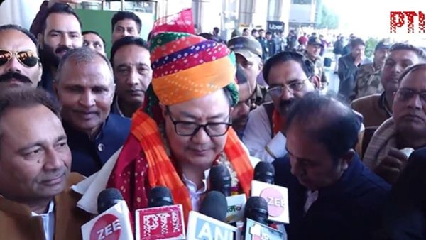 किरेन रिजिजू ने अनेकता में एकता को बढ़ावा देने के लिए अजमेर शरीफ दरगाह पर चादर पेश की