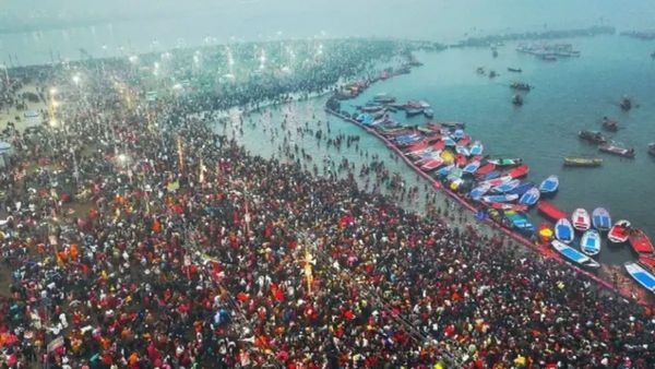 Mahakumbh 2025: प्रयागराज में महाकुंभ मेले का शंखनाद, लाखों की संख्या में पहुंचे श्रद्धालु