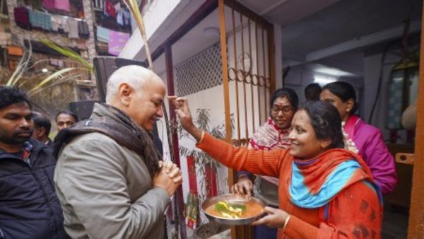 Delhi Elections 2025: आतिशी के बाद अब मनीष सिसोदिया ने चुनाव प्रचार के लिए लोगों ने दान किए इतने रुपये