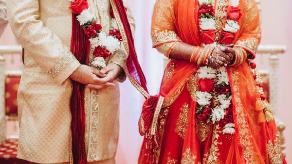 Muslim Man Converts Hindu: 10 साल पुराने प्यार के लिए सद्दाम हुसैन बना 'शिवशंकर'! मंदिर में लिए 7 फेरे