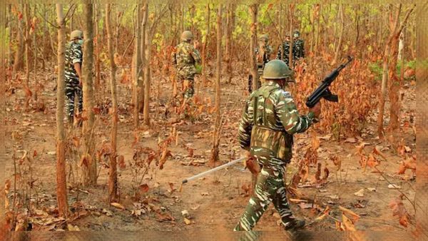 छत्तीसगढ़: नारायणपुर में नक्सलियों ने किया आईईडी ब्लास्ट, BSF के दो जवान घायल