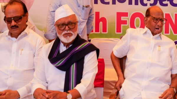 पुणे में मंच पर साथ नजर आए शरद पवार,अजित पवार और नाराज छगन भुजबल, जानिए खास वजह?