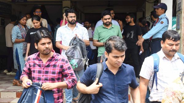 NEET-UG 2025 एंट्रेस एग्जाम पेन और पेपर मोड में होगा, एक ही दिन और एक ही पाली में परीक्षा