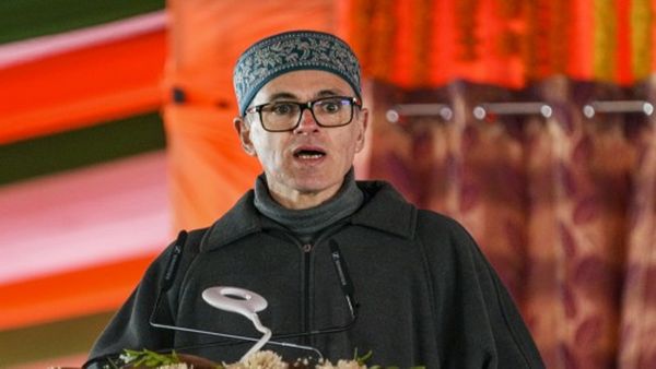 J&K: सीएम उमर अब्दुल्ला ने देश की सुरक्षा के लिए सशस्त्र बलों की प्रशंसा की, बुजुर्गों के लिए कही यह बात