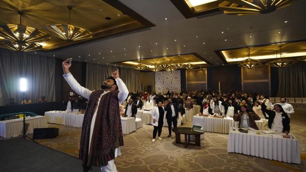 ग्राफिक्स डिजाइनर से बने बॉलीवुड सितारों के वास्तु गुरु, जानिए सूरतगढ़ के इस युवा ने कैसे दिया करियर को मुकाम