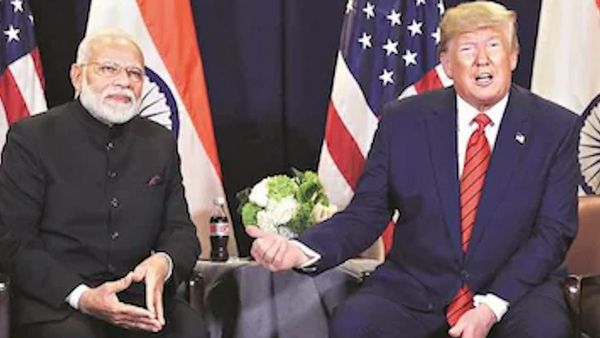 पीएम मोदी और अमेरिकी राष्ट्रपति डोनाल्ड ट्रंप से फोन पर बात, द्विपक्षीय मुद्दों पर हुई वार्ता