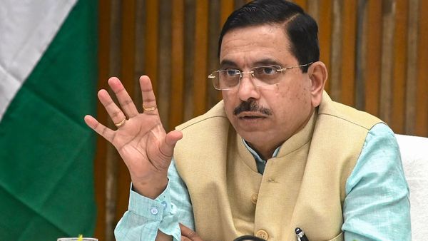 'पूर्व पीएम नेहरू ने अंबेडकर के साथ किया था दुर्व्यवहार', प्रह्लाद जोशी का बड़ा दावा