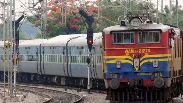 Maha Kumbh 2025: ट्रेन में 'कुंभ वॉर रूम', CCTV कैमरे.., कैसी है रेलवे की तैयारी?