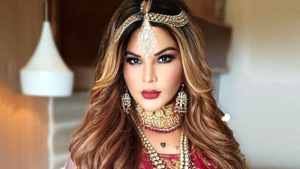 Rakhi Sawant बिना फिल्म के भी करती हैं मोटी कमाई, एक्ट्रेस के पास है महंगी गाड़ियां, जानें कुल नेटवर्थ
