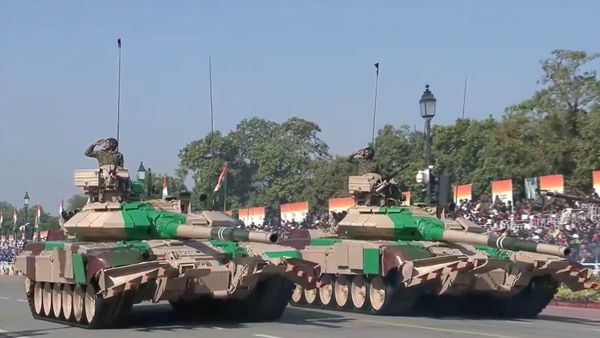 Republic Day Parade: 'भीष्म टैंक, पिनाका, बजरंग, ऐरावत', परेड में दिखा भारत की सशस्त्र सेनाओं का पराक्रम