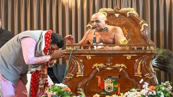 विजय अभिनन्दन समारोह में शामिल हुए सीएम सैनी, डॉ. गुप्तिसागर जी महाराज का दर्शन कर मंगल आशीर्वाद प्राप्त किया