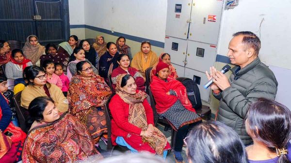 Delhi Election 2025: सत्येंद्र जैन ने रानी बाग़ में महिलाओं से AAP के पक्ष में वोट देने की अपील की