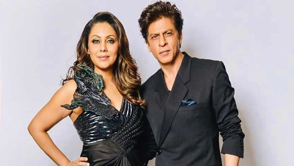 Shah Rukh Khan ने पत्नी गौरी खान का कराया धर्म परिवर्तन? शादी के 33 साल बाद पहना हिजाब, जानें सच