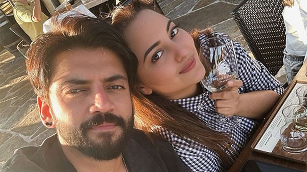 नए साल पर Sonakshi Sinha और जहीर इकबाल पर भड़के फैंस, एक्ट्रेस को कहा 'पाखंडी', जानें क्या है पूरा मामला