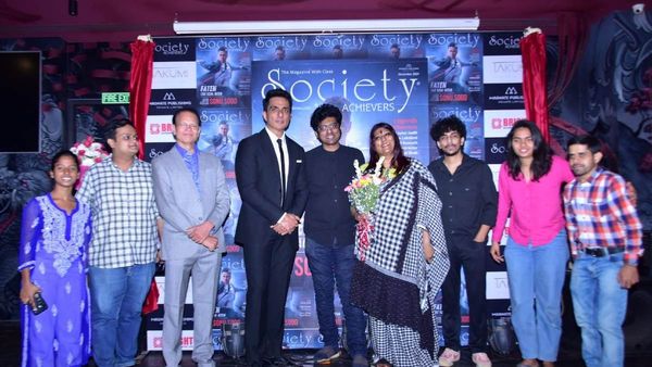 Society Achievers कवर लॉन्च पर Sonu Sood की आंखें हुई नम! माँ को याद कर बयां किया संघर्ष का सफर