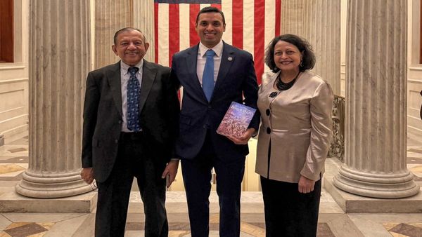 Suhas Subramanyam: अमेरिका में भारतीय मूल के सांसद ने गीता पर हाथ रखकर ली शपथ, कौन हैं सुहास सुब्रमण्यम?