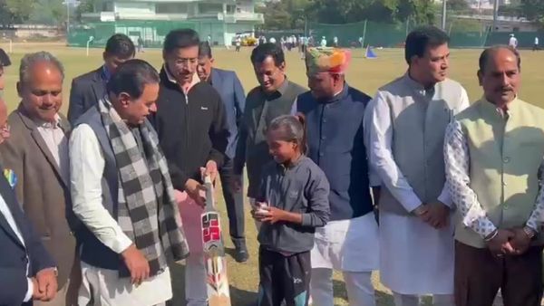 Rajasthan: लेडी जहीर के नाम से मशहूर सुशीला मीणा को RCA अकादमी से मिला सम्मान, सचिन तेंदुलकर ने बढ़ाया हौसला