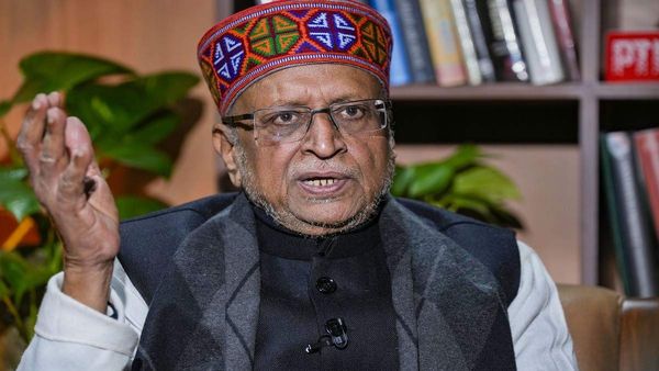 Sushil Modi Anniversary: सफ़र के दौरान हुई मुलाक़ात, धर्म और समाज की सीमाओं को पार कर उठाया ये क़दम