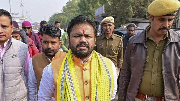 Ajmer: विष्णु गुप्ता की गाड़ी पर फायरिंग, मिली थीं धमकियां, अजमेर दरगाह मामले में हैं याचिकाकर्ता