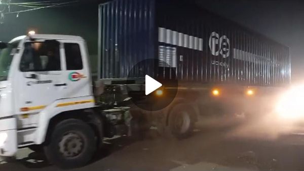 Bhopal News: पुलिस सुरक्षा में पीथमपुर के लिए निकले 12 कंटेनर, 337 मीट्रिक टन कचरा ले जाने बना ग्रीन कॉरिडोर