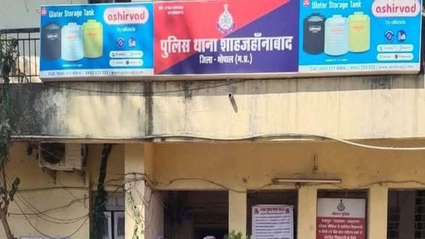 MP News: ब्लैकमेलिंग का मामला, महिला ने भाई और पति के साथ मिलकर पुराने आशिक से ऐंठे 13 लाख