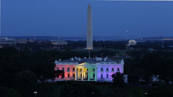 White House: ब्रिटेन ने लगाई थी आग, लिंकन की आत्मा करती है पहरेदारी, जानिए व्हाइट हाउस की दिलचस्प कहानी