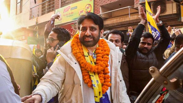 दिल्ली चुनाव में हार के बीच AAP MLA Amanatullah Khan ने ऐसा क्या किया? दिल्ली पुलिस कर रही तेजी से तलाश