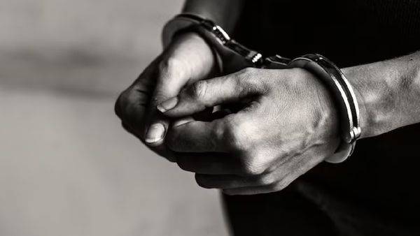 बांग्लादेश में 'ऑपरेशन डेविल हंट': 1,300 से ज्यादा गिरफ्तार, क्या है सरकार का प्लान?