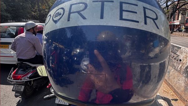 बेंगलुरू में शख्‍ख को ओला, उबर नहीं मिली तो खुद को इस जुगाड़ से पहुंचाया ऑफिस, हो रही जमकर तारीफ