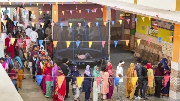 Delhi Exit Poll: एक्सिस माय इंडिया के नतीजों में दिल्ली के इस इलाके में AAP-BJP में कांटे की टक्कर