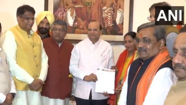 Delhi CM Rekha Gupta: रेखा गुप्ता ने उपराज्यपाल से की मुलाकात, पेश किया सरकार बनाने का दावा