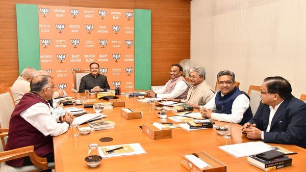 Delhi New CM: दिल्ली में मुख्यमंत्री कौन? कल होने वाली विधायक दल की बैठक टली, अब इस होगा शपथ ग्रहण