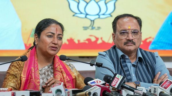 Delhi Today: राजधानी में क्या है मौसम और सियासत का हाल? जानिए दिल्ली में आज क्या है खास