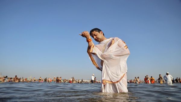 MP News: प्रयागराज महाकुंभ पहुंचे केंद्रीय मंत्री ज्योतिरादित्य सिंधिया, परिवार सहित संगम में लगाई डुबकी