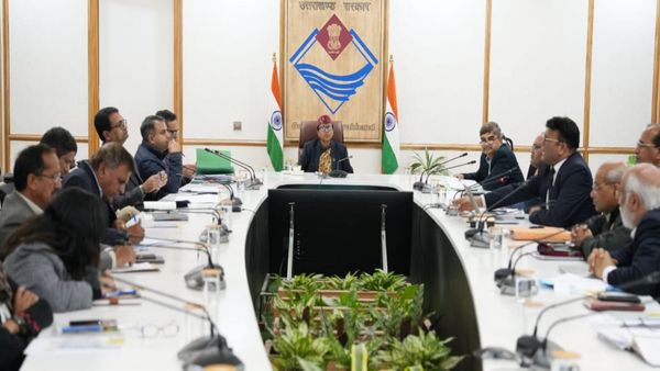 वनाग्नि की घटनाओं पर रोकथाम को लेकर धामी सरकार ने तैयार किया प्लान, मुख्य सचिव ने दिए जरूरी निर्देश