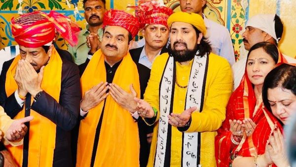 महाकुंभ में त्रिवेणी संगम में स्‍नान के बाद अब अजमेर शरीफ में पत्‍नी संग पहुंचे गौतम अडानी, देखें VIDEO