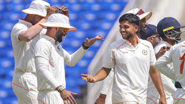 Harsh Dubey: 22 साल के गेंदबाज ने सबसे ज्यादा विकेट लेकर रचा इतिहास, बन सकता है भारत का चमकता सितारा