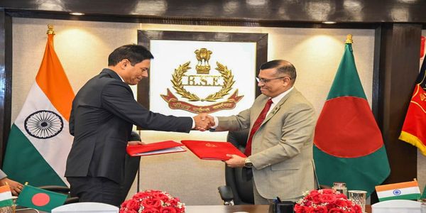 Delhi: भारत और बांग्लादेश सीमा बलों के बीच नई 'हॉटलाइन' शुरू करने पर सहमति