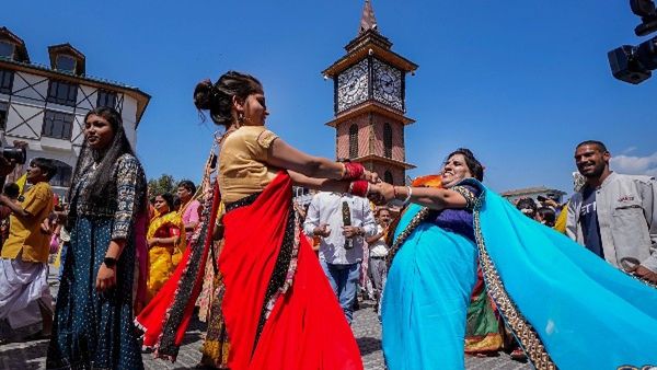 Mahakumbh 2025: कश्मीरी पंडितों से जुड़े एक्टिविस्ट ने बढ़ाई सरकार की टेंशन,PoK के लिए मांग लिया यह अधिकार