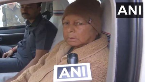 New Delhi Stampede: 'फालतू है कुंभ', लालू यादव का अजीबोगरीब बयान