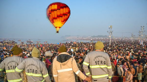 Mahakumbh 2025 में भगदड़ के 6 दिन में बाद फिर हादसा! भूटान के राजा की डुबकी से पहले फटा बैलून, 6 घायल